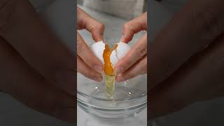 How to crack an egg perfectly #egg #perfectly #crack