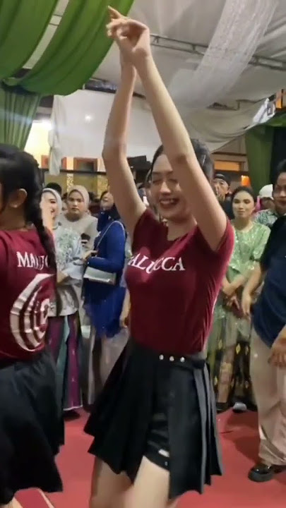 Natasya Malucca bikin heboh di pesta