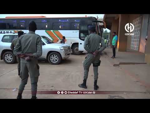 🚨🇩🇿 حراسة أمنية مشددة عقب مغادرة حافلة مولودية الجزائر بعد نهاية المباراة 🛡️🏟️