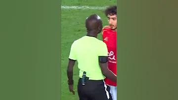 الحكم يتعدي علي محمد هاني 