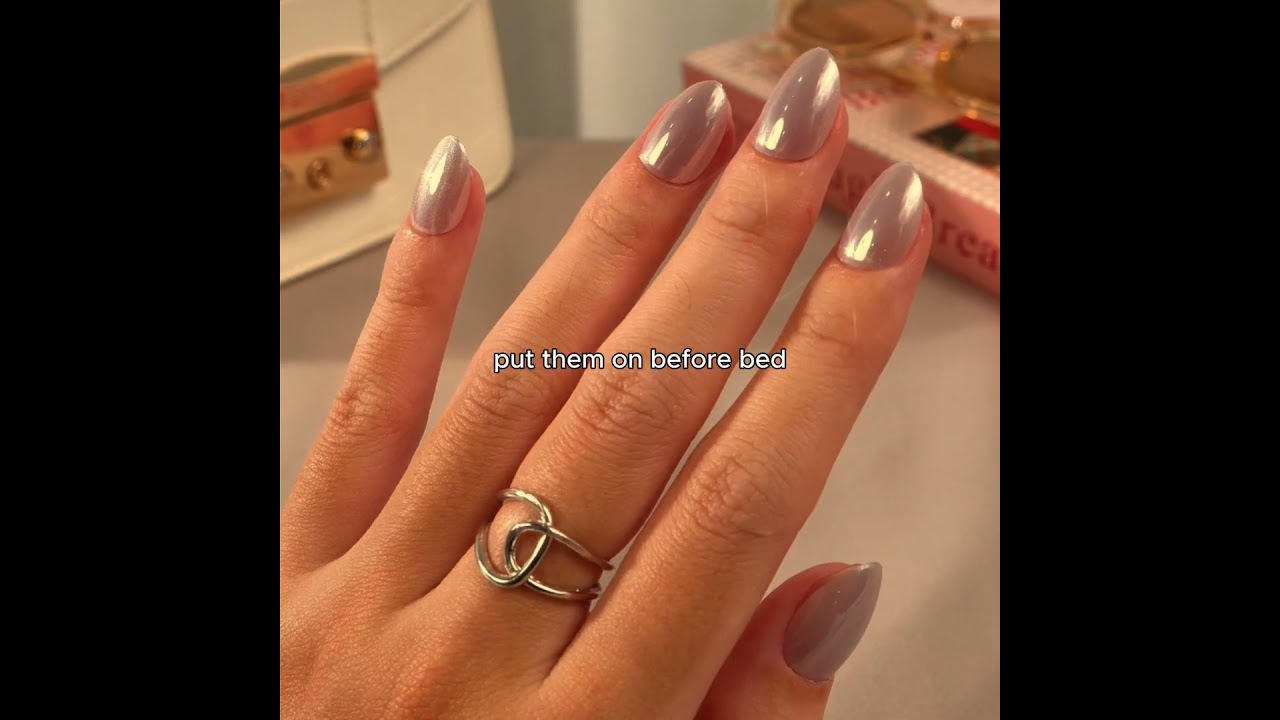 Reflection Collection Review: Easy Apply, Reusable Press-On Nails for Everyday Wear