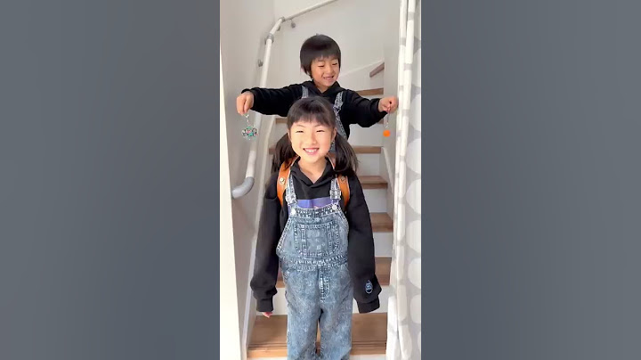 右左どっち？選んだ方をランドセルにつけて学校に登校しますwww#Shorts