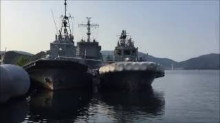 舞鶴港に停泊する海上自衛隊の船舶
