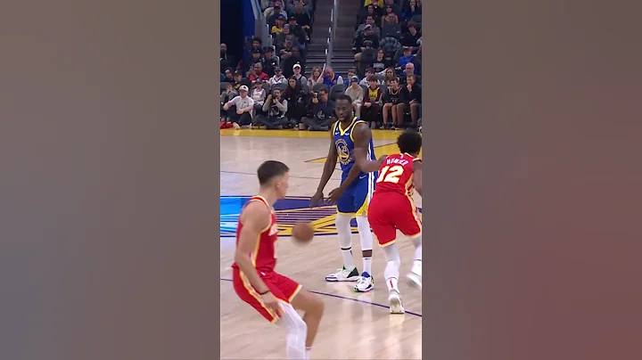 The Draymond Green pass that magically appeared in Klay Thompson’s right hand! 👀 | #Shorts