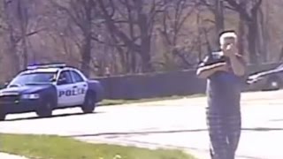 Pessoas brancas armadas NAO foram mortas pela policia VIDEOS