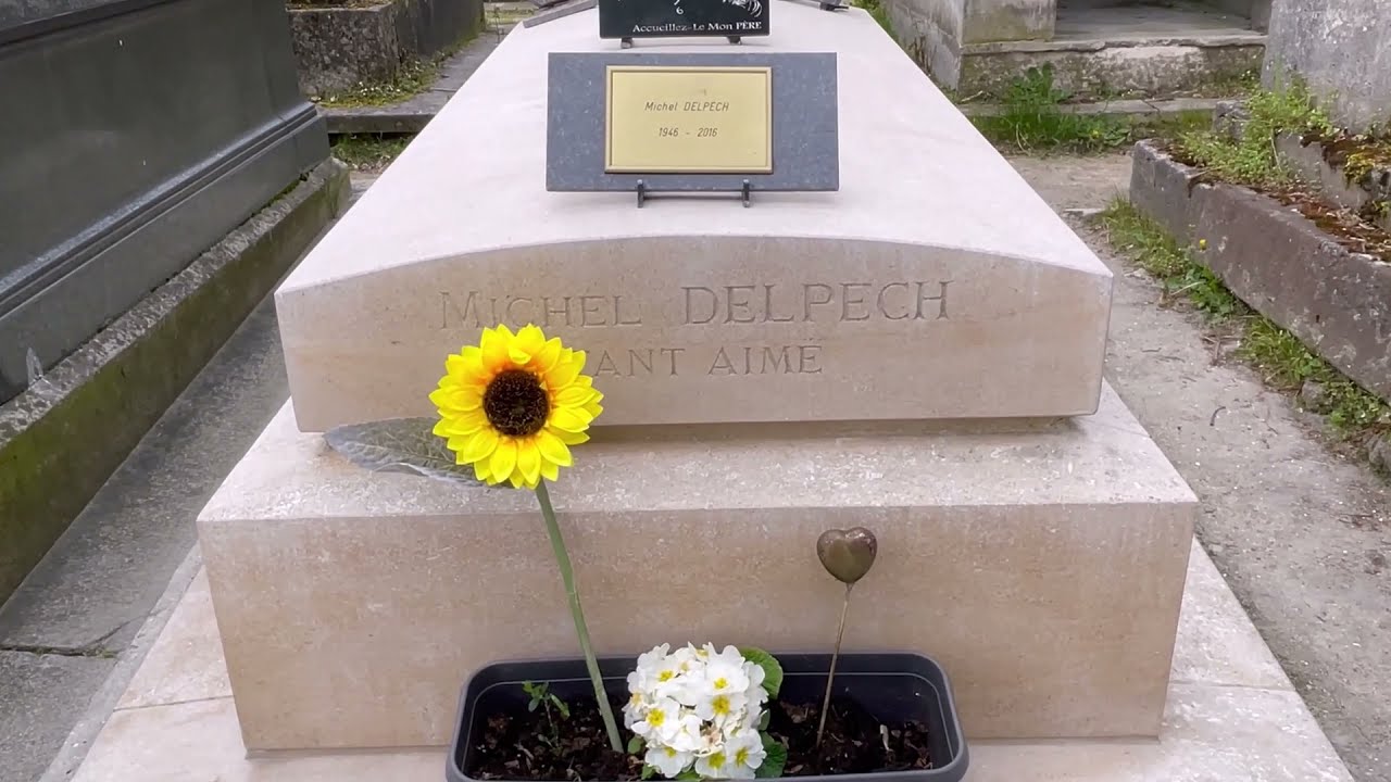 Tombe de Michel DELPECH cimetière du Père Lachaise , Paris