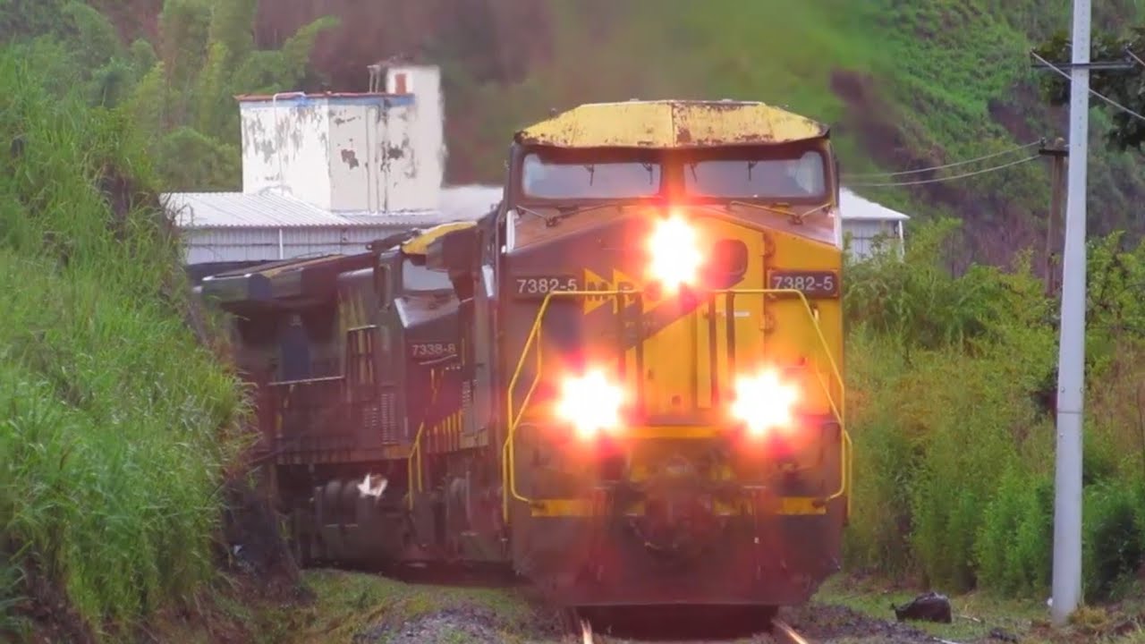 Trem de Carga Geral da MRS Logística com 5 Locomotivas passando pelo bairro Purys em trecho de rampa