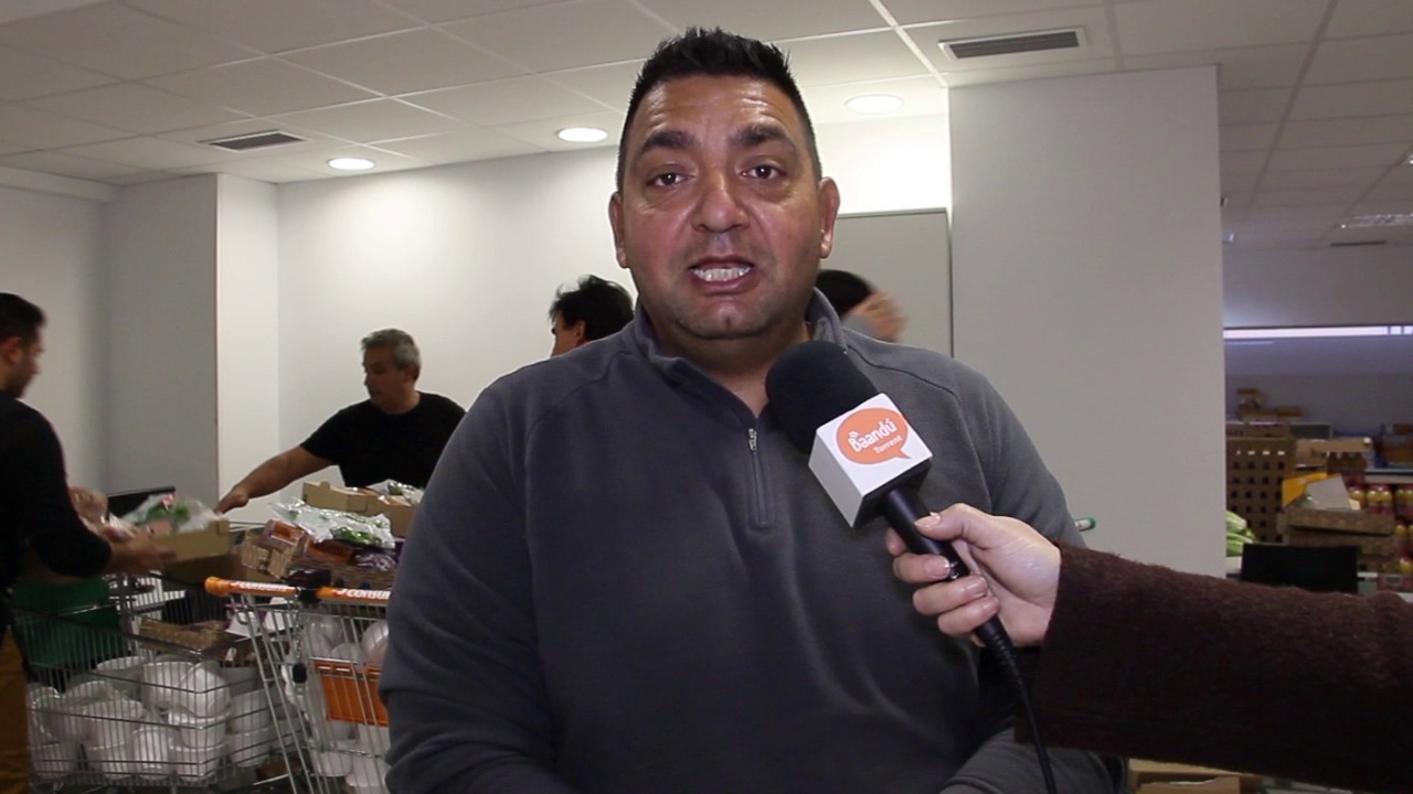 Entrega alimentos 'Asociación Gitana Europea e Intercultural' Torrent