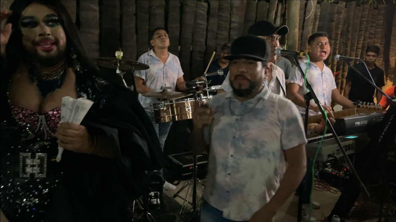 Henry Carrera bailando