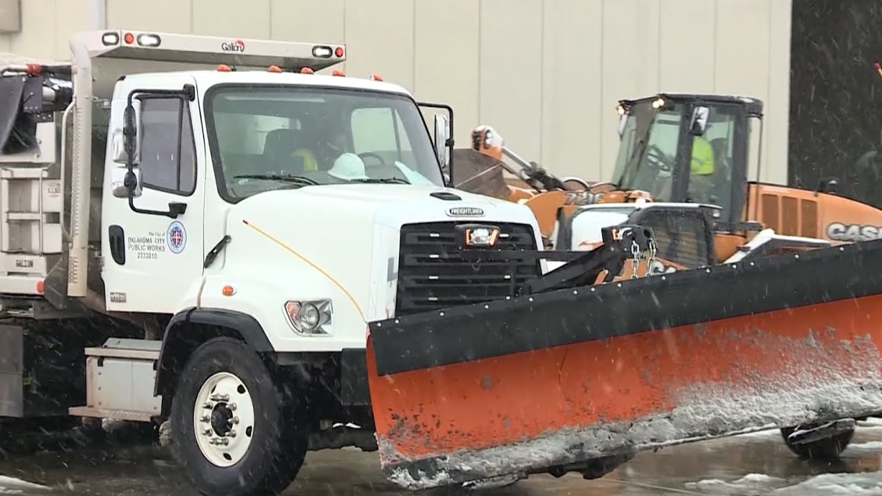 OKC crews pretreat roads ahead of snow and ice risk - YouTube
