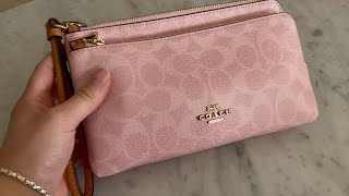 COACH OUTLET Powder Pink Double Zip Wristlet | what fits and thoughts 💖