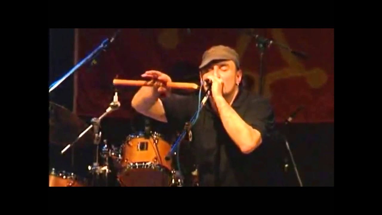 Lo Dalfin : Sèm Encar Ici (en live, sous-titres en français, )