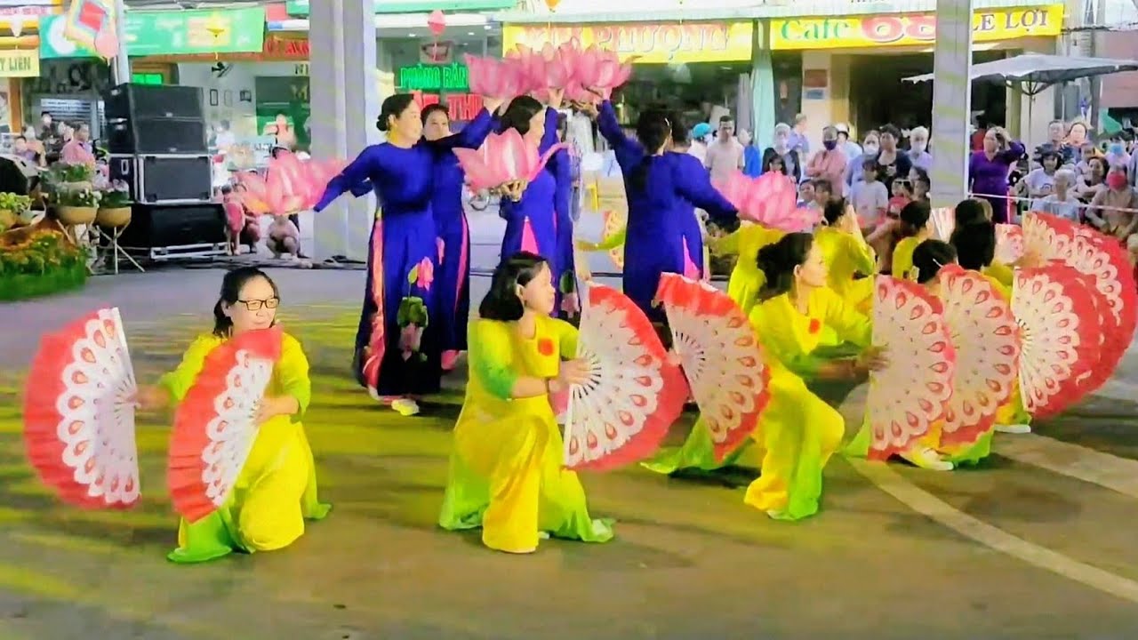 Việt Nam ơi mến yêu vô cùng phiên bản múa bông sen (rất đẹp)