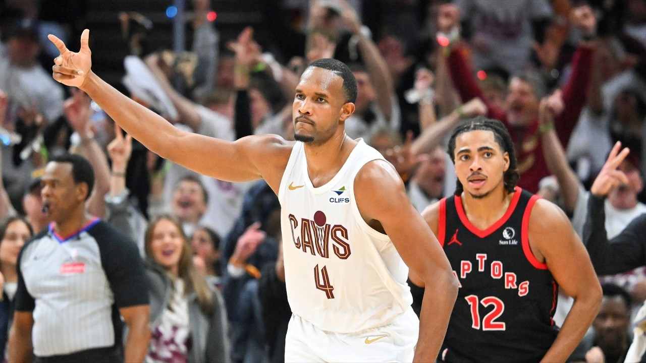 Mitchell Near Half Court Splash! Cavs Take 3-2 Series Lead vs Raptors!