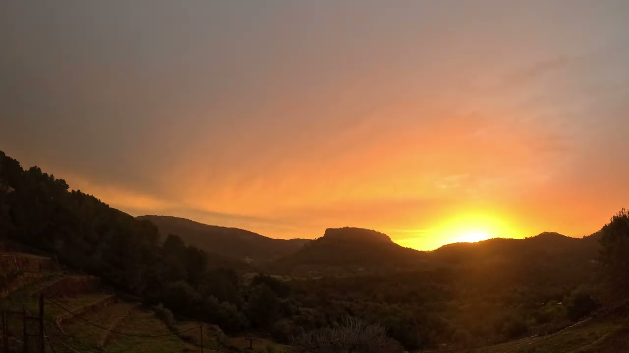 Empecé bien los Time-lapse hasta que se me olvidó quitarlo del coche. Gracias imán-pinza de GoPro.