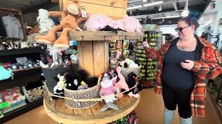 Inside Gifts of the World – Wisconsin Dells 👀