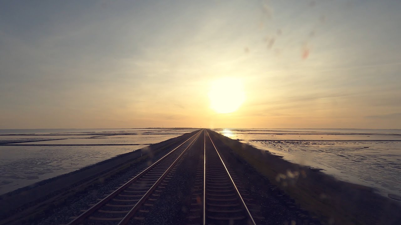 海と線路 そして夕日 ドイツの海を渡る列車の カンペキすぎる車窓 に感激 1 2 ページ ねとらぼ