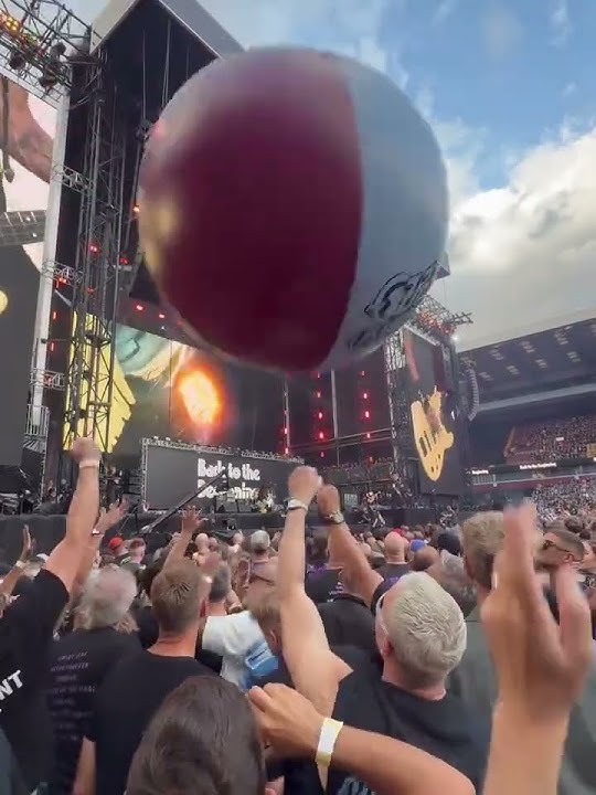 Paradise City - Guns n' Roses Live in Back to the Beginning  #shorts