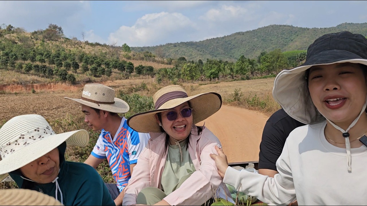 ដំណើរកំសាន្តតាមភូមិជិះគោយន្ត ||Village Adventure to uncle farm