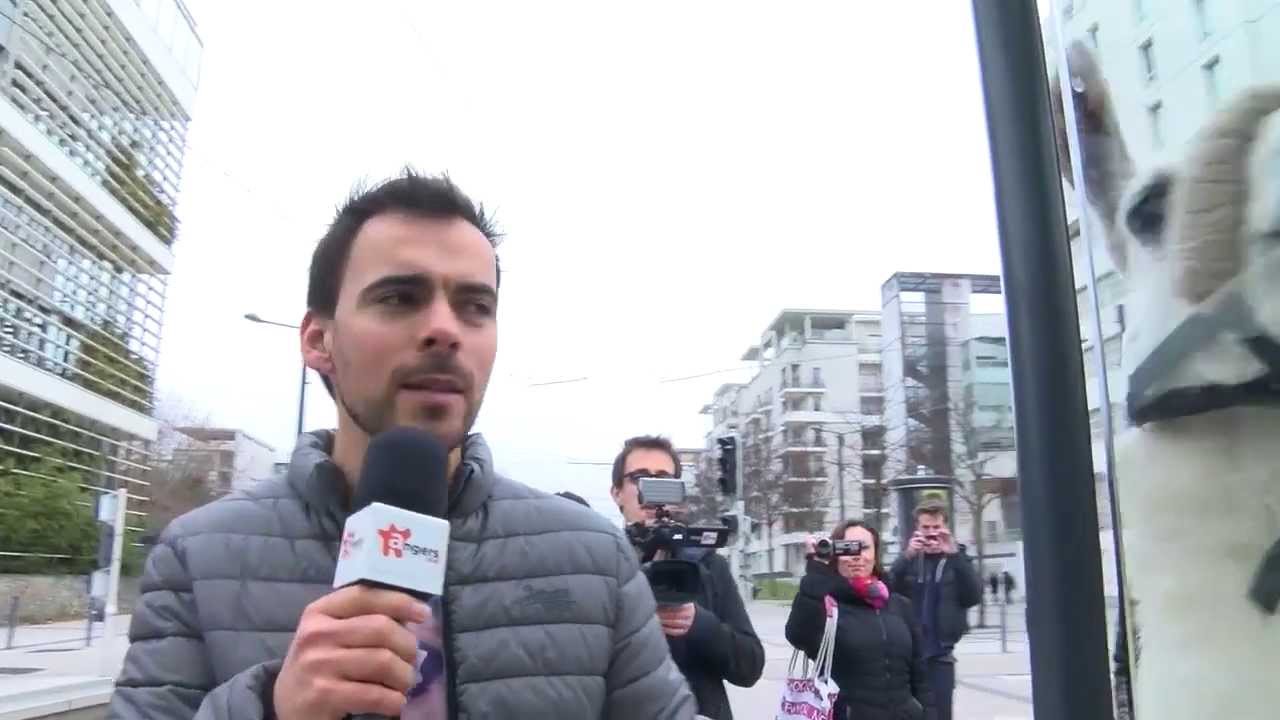 SERGE LE LAMA dans le Tramway d'Angers avec Angers Télé (extrait BDE