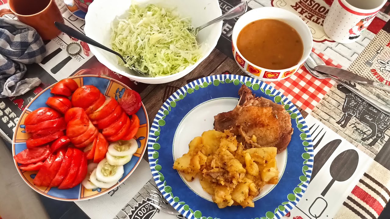 svinjski-kotlet-na-aru-sa-restanim-krumpirom-zagorska-juha-salata