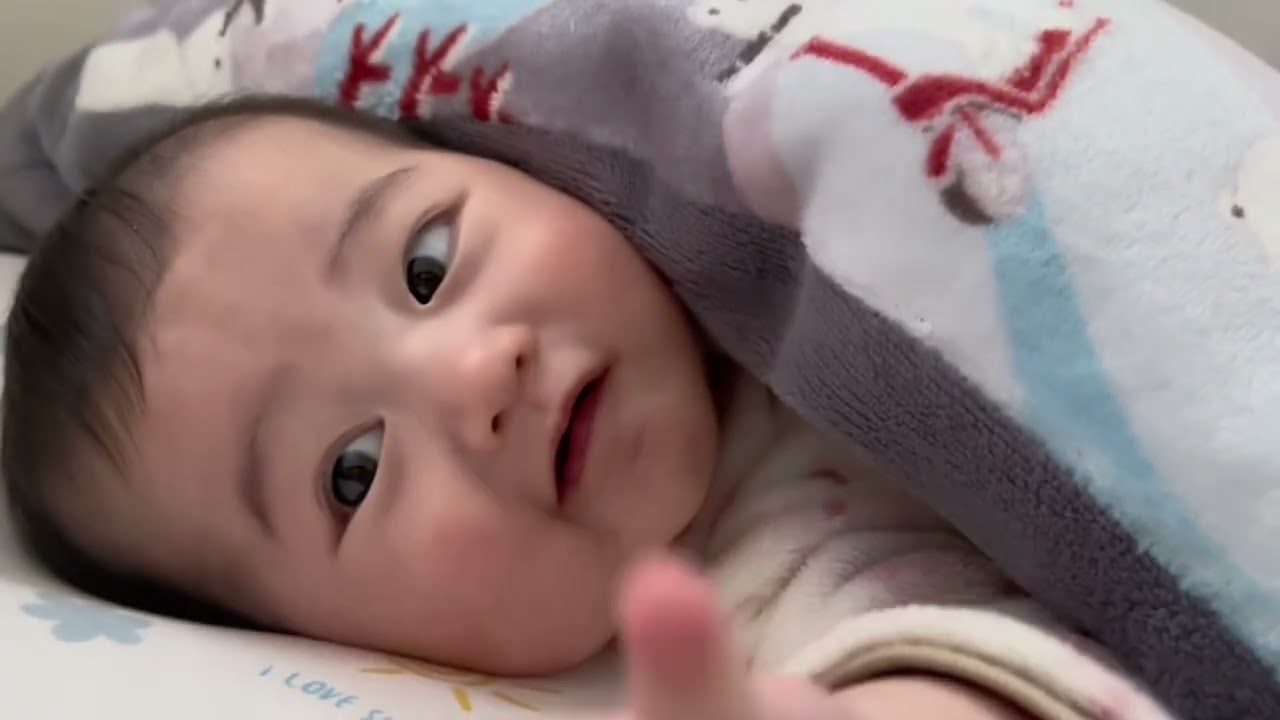 眠いのになかなか寝てくれない時はチューチューが便利です。#dailywithmybaby