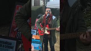 Genç Sanatçı Kenan Erer, Gazeteciler Için Seslendirdi.