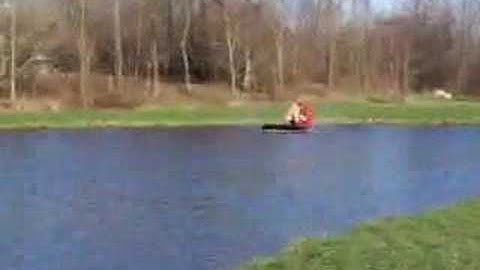 UH-10F Hovercraft Water Run