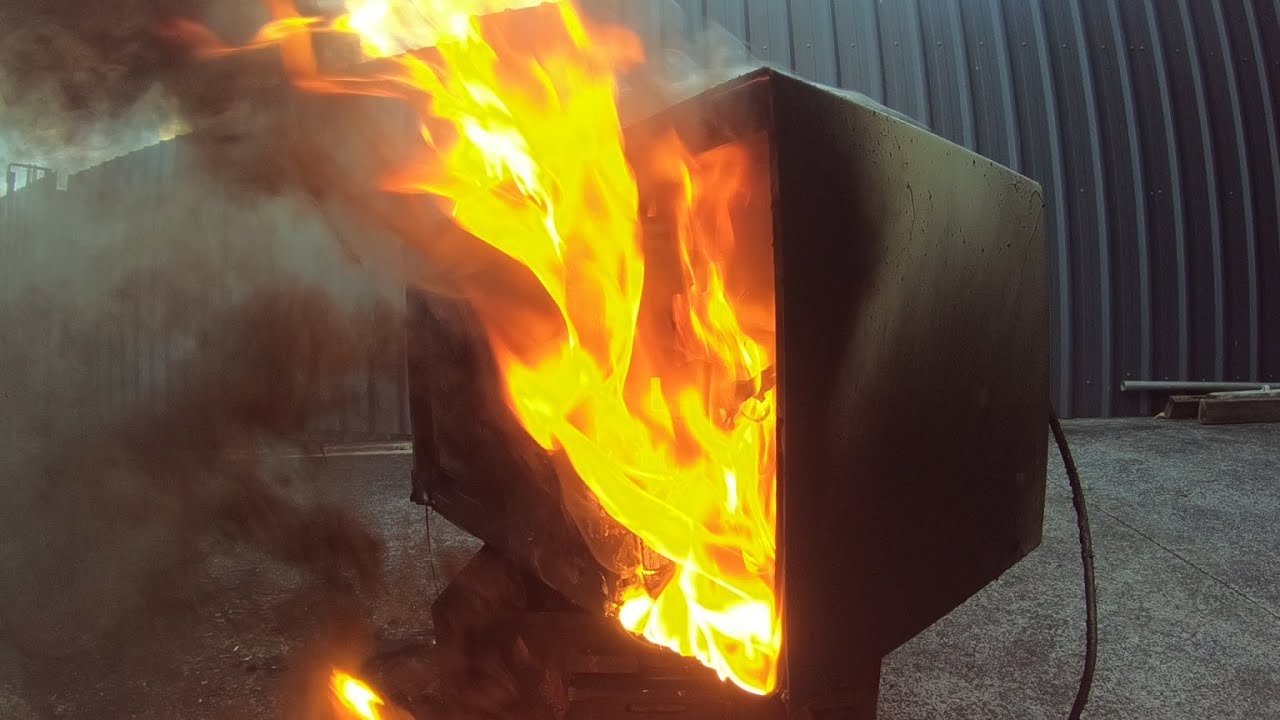 Aerosol cans put in Microwave Oven