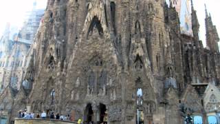 Саграда Фамилия (Sagrada Família)(Знаменитейший символ Барселоны — собор Святого Семейства, Sagrada Familia. Дело всей жизни великого испанского..., 2012-05-27T12:45:50.000Z)