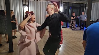 22 11 2025 Taneczny Majstersztyk Młodego Tancerza I Irenki - Miło Popatrzeć Jak Szaleli W Taczowie