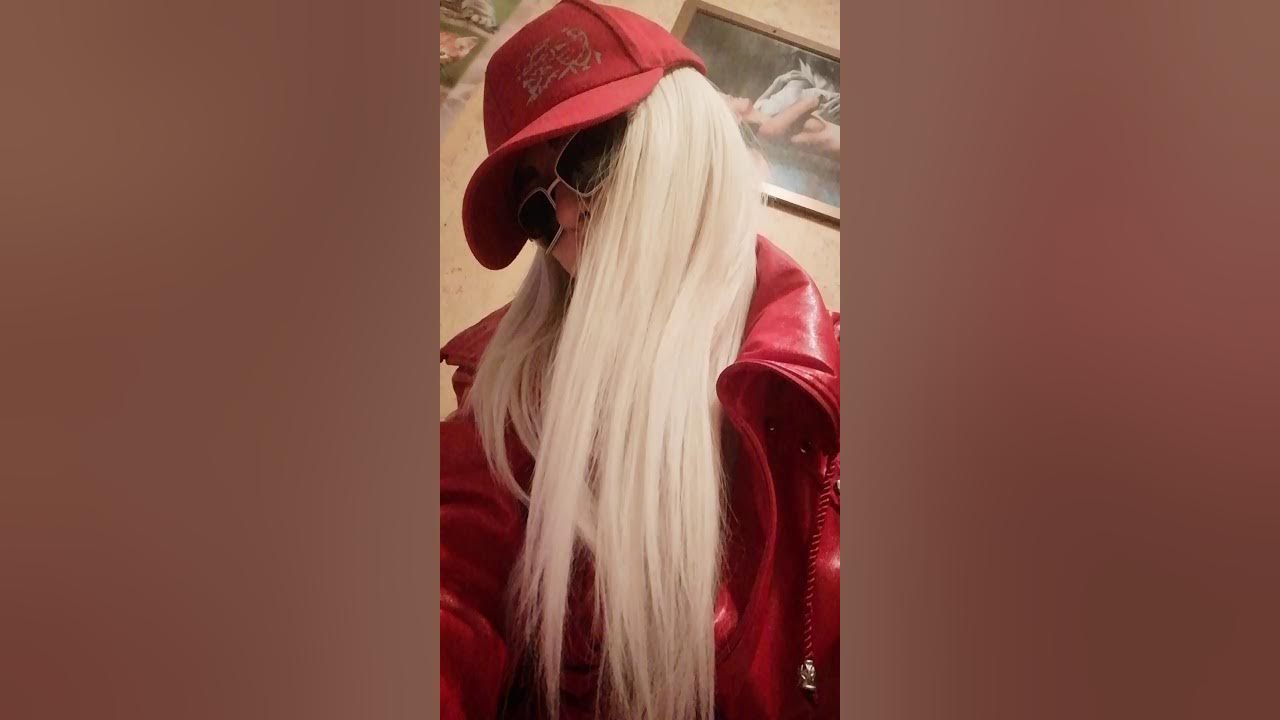 королева шизофрении. королева шизофрении. царева мария писательница. королева шизофрении. маша царева шизофрения.