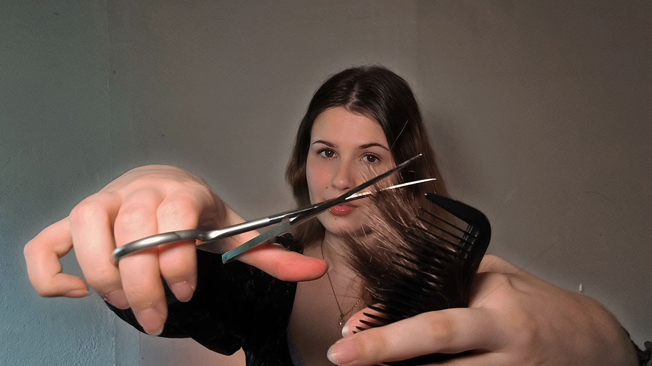 ASMR FR Roleplay - Une amie te fait une coupe express 💇‍♀️☀️ !!! (layered sounds et soft spoken)