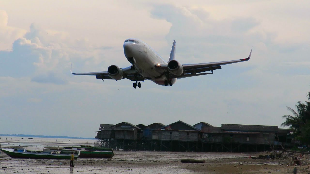 Ternyata Di Indonesia Ada Bandara Mirip Saint Martin Airport Video