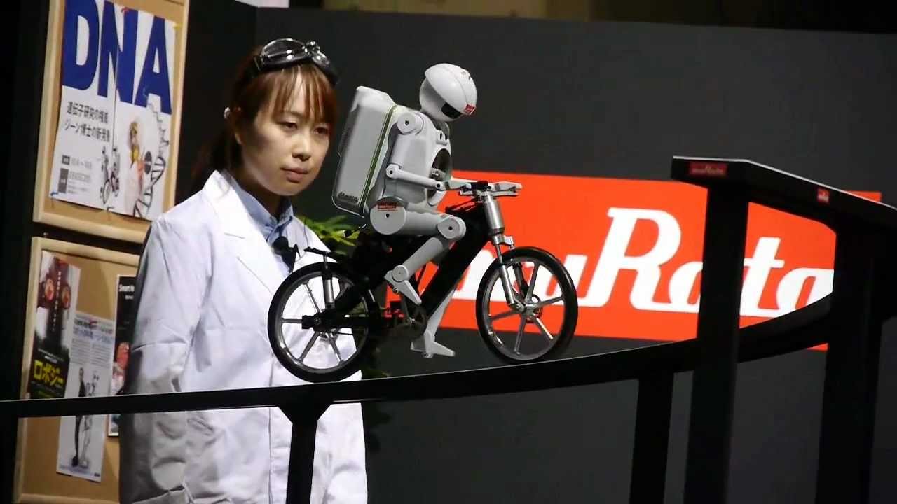 新たな芸にチャレンジした「ムラタセイサク君」、まさかの転倒シーンも