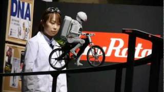 ムラタセイサク君」がバランスを保ちながら坂道を登る - YouTube