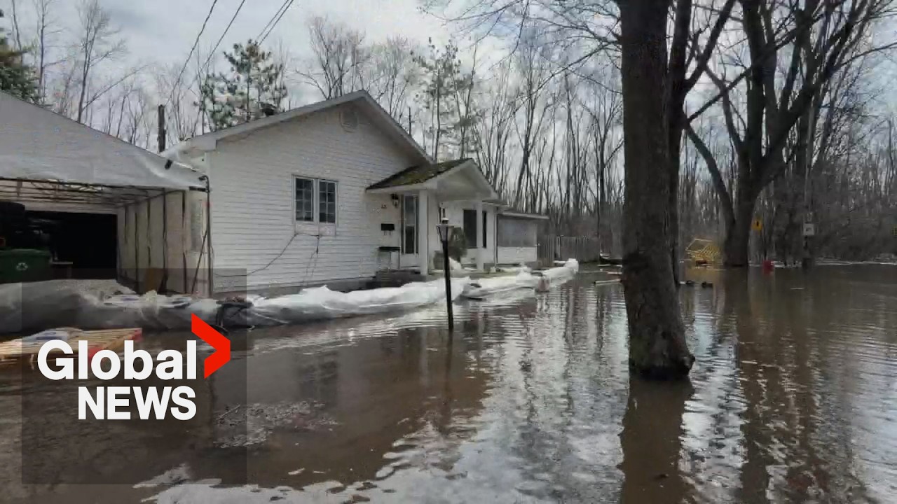 Water levels stabilize in Quebec, but flood threat continues