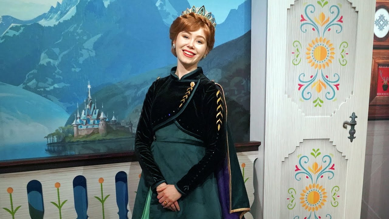 queen-anna-from-frozen-meet-and-greet-at-disneyland-paris-passholder
