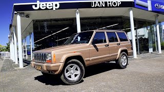 Jeep Cherokee 4.0i 2000 Youngtimer bij Jan Hop in Roosendaal
