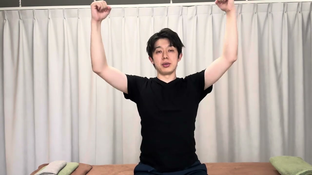 ハンガーを使った背中の運動