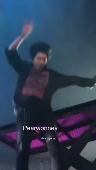 When #EXO Chanyeol falling down 😨