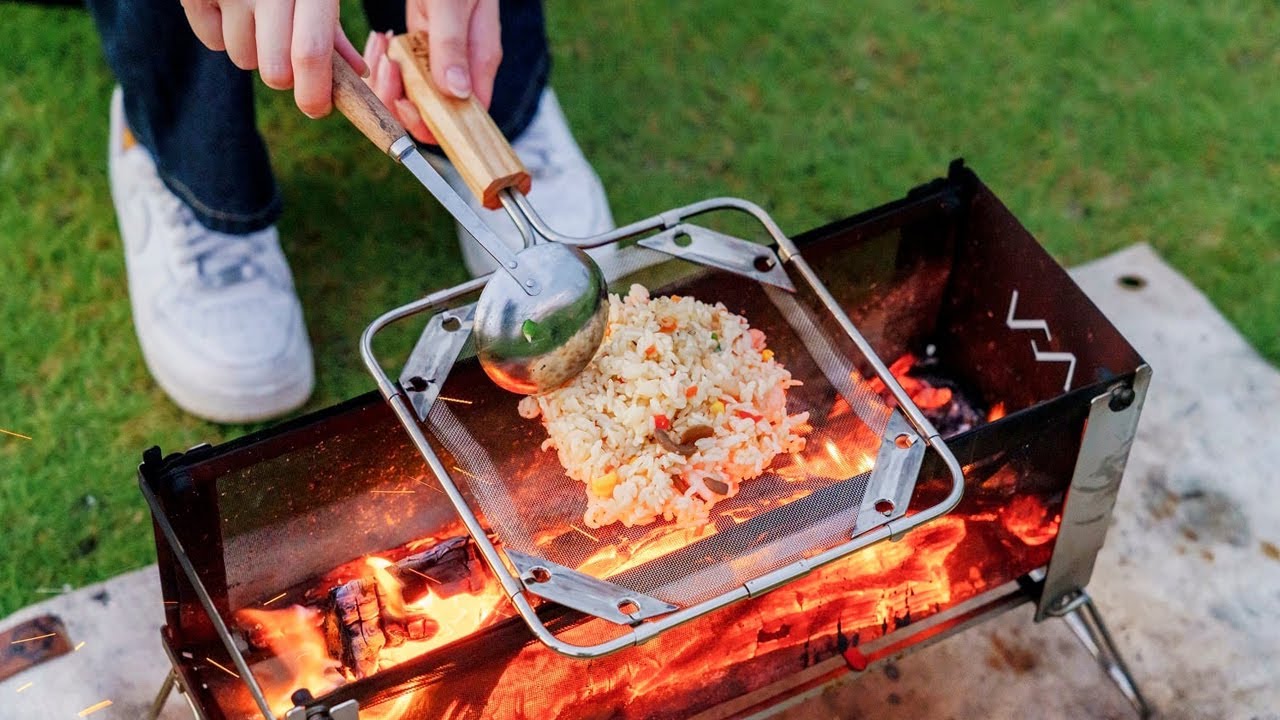 【NORINORI】メッシュパンで直火料理の新境地を開拓!藁焼きや燻製もできる画期的な調理器具の魅力とは? - YouTube