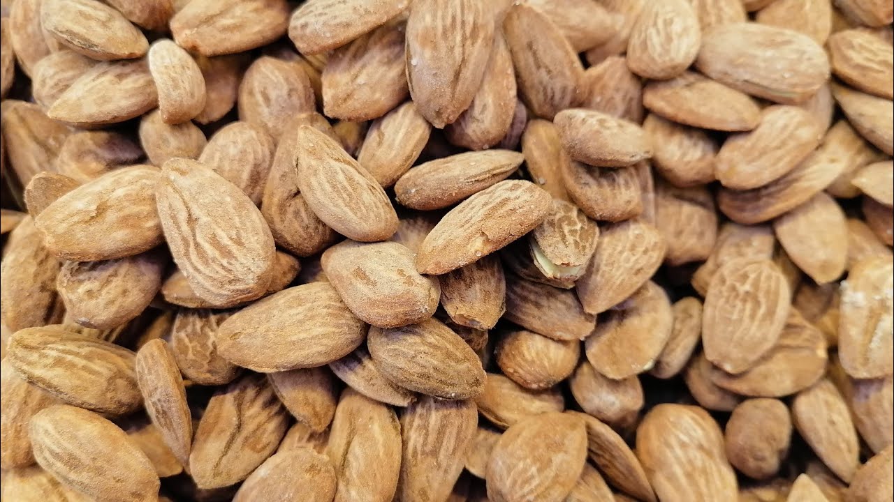 طريقة تحميص اللوز في المعامل بدون بقاء ظهور الملح عليه ابسط طريقة Almond roasting method