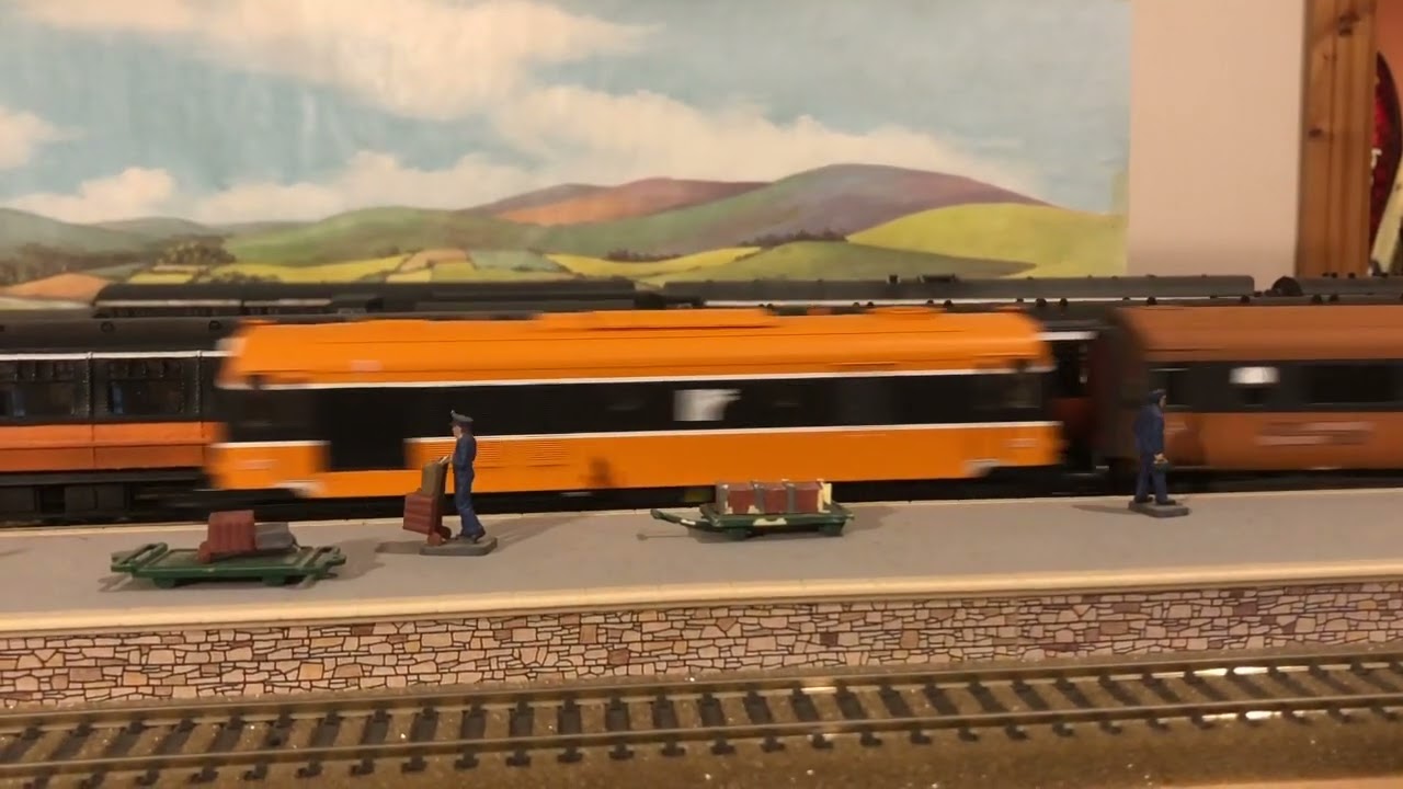 IRM A Class A17 hauling mk3 set of resprayed coaches