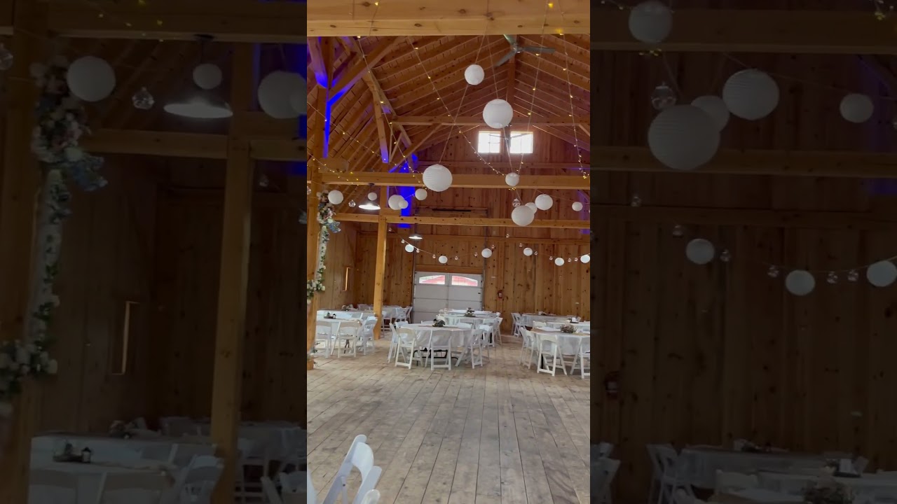 Barn wedding decorating 