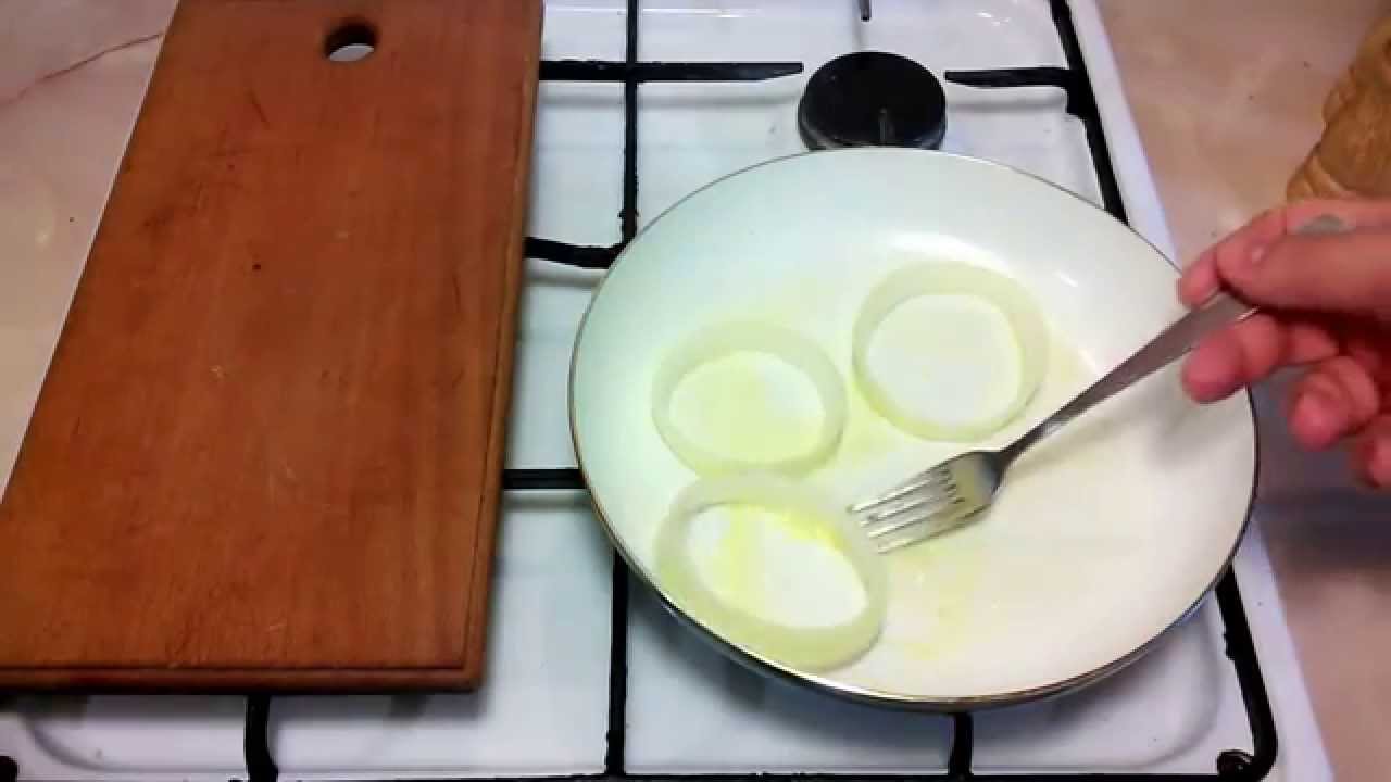 Яичница в луковых кольцах