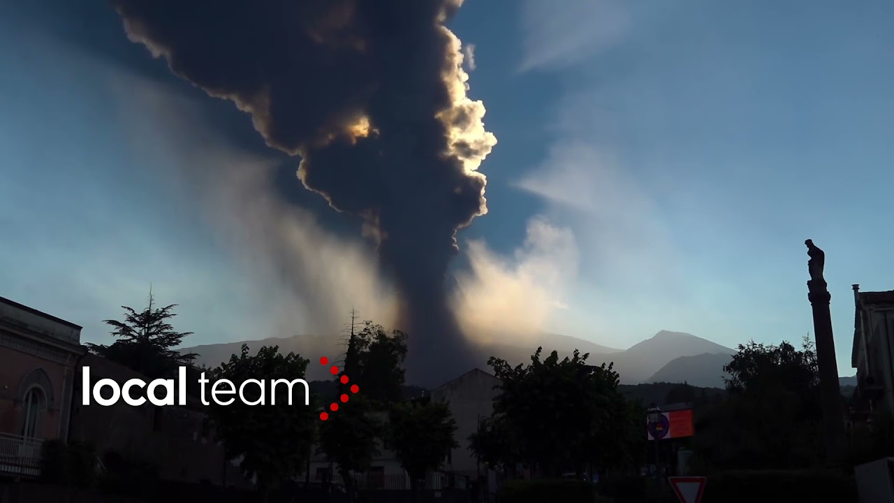 Etna, l'eruzione a suon di campane: il 