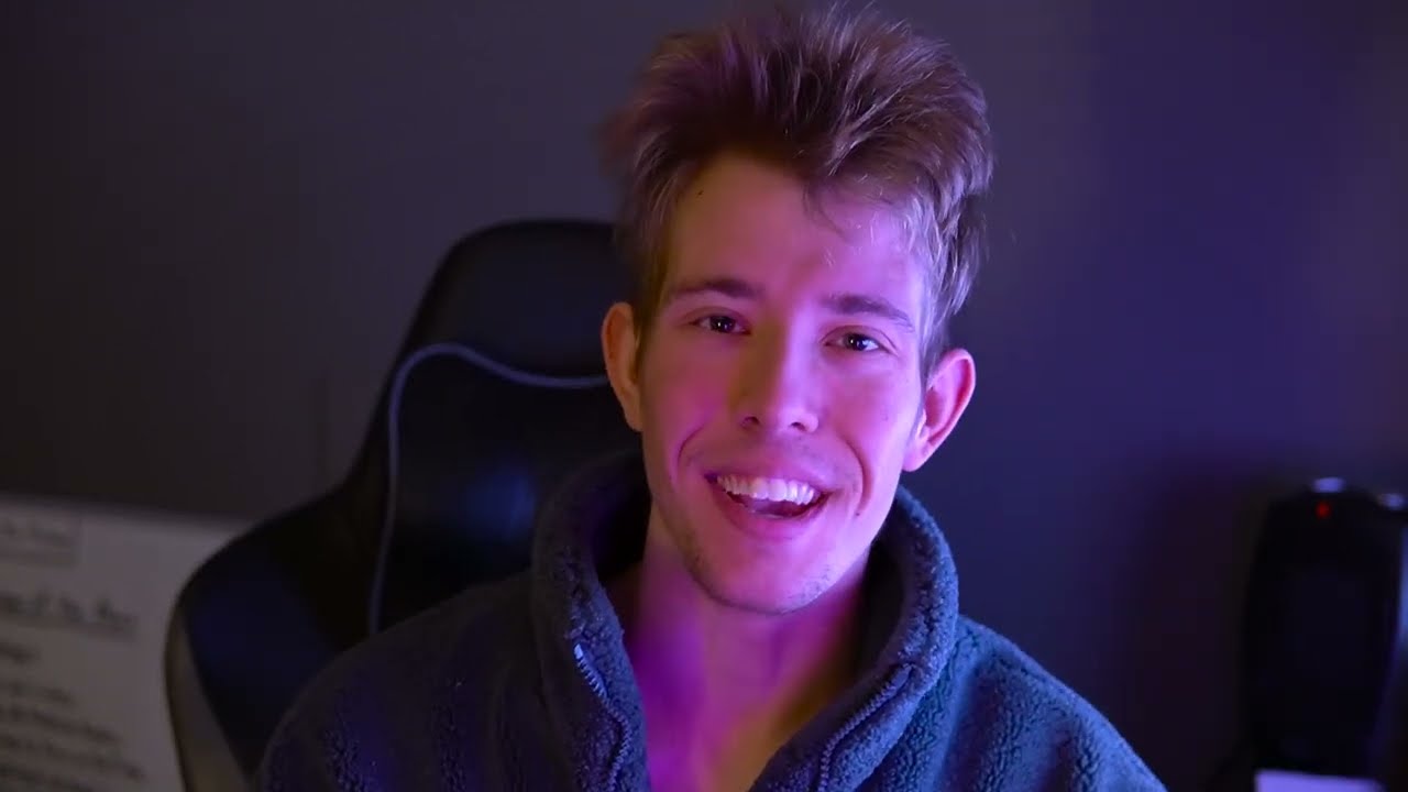 3 signs your gym crush finds your attractive (Initiate Contact)