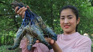 Yummy tom yam shrimps recipe - How to make tom yam soup cooking by countryside life TV.