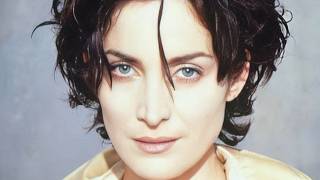 14 Sexy Photos of Carrie Anne Moss